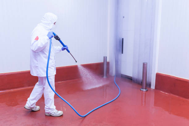 Best Animal Enclosure Cleaning  in Oak Harbor, WA